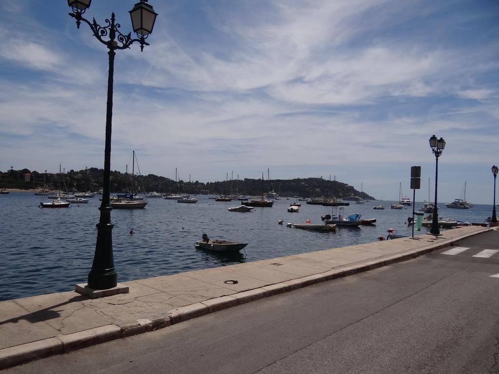 Les Pieds Dans La Mer Best Place Вилафранк-сюр-Мер Екстериор снимка